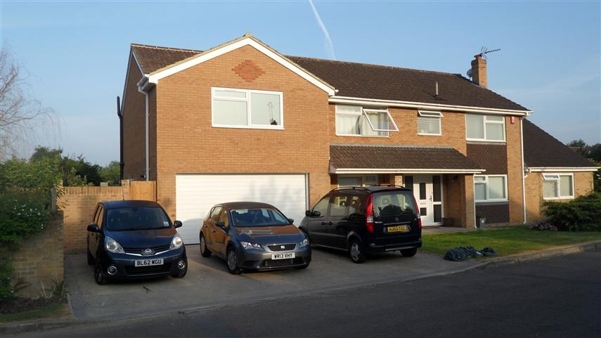Oakbourne Park, Liden